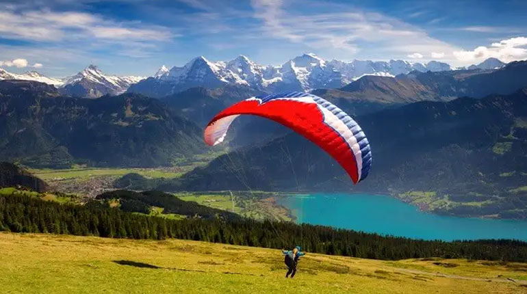Adventurous Paragliding to Fly High
