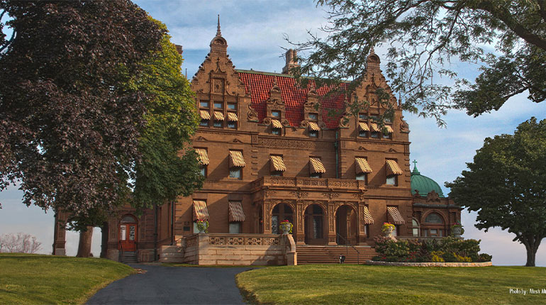 Take a tour around Pabst Mansion
