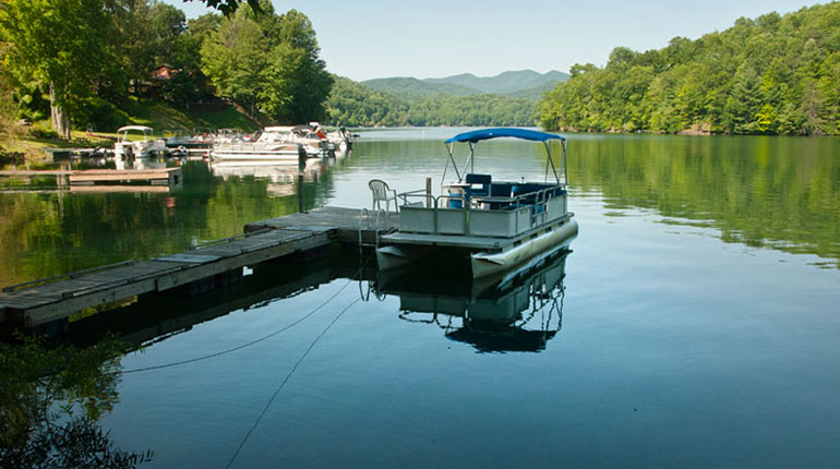 10 Best Lakes in North Carolina You Should Visit with Friends