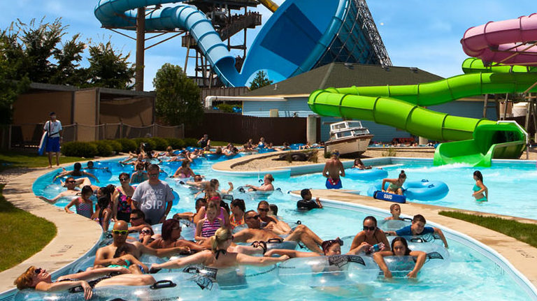 10 Best Water Parks in Illinois for Family, Couples & Friends